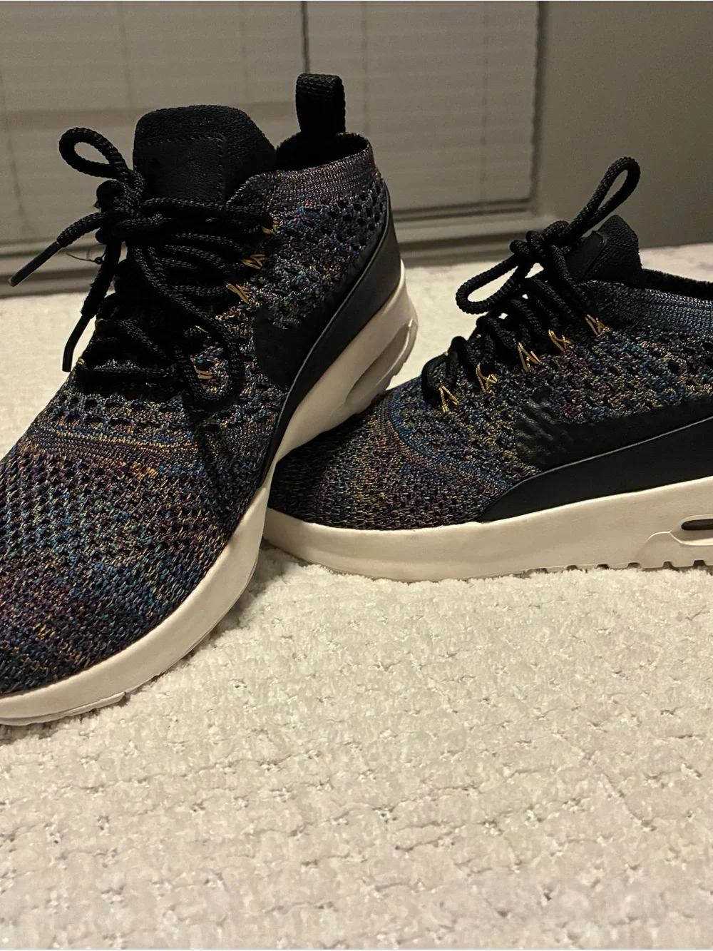 Nike lightweight flyknit